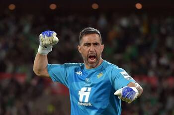 Claudio Bravo sacó relucir todos sus títulos tras ser campeón con Betis y dejó un potente mensaje