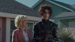 Timothée Chalamet y Winona Ryder presentaron un nuevo "Joven Manos de Tijera" en publicidad de Cadillac para el Super Bowl