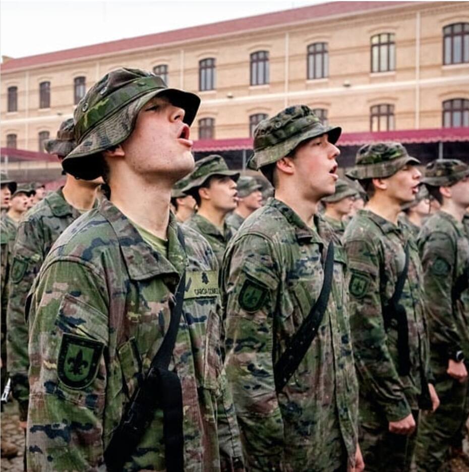 Este será el uniforme de maniobras que recibirá en la Academia General Militar de Zaragoza.