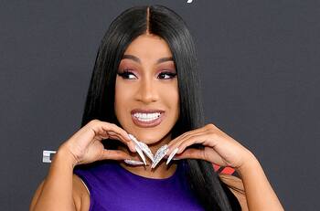 Cardi B se fue en picada contra Candace Owens por decirle que su música era "una vergüenza para los negros"