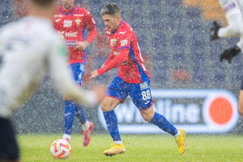 El mediocampista chileno sumó 26 partidos de Liga y 12 de Copa en su primera temporada en el CSKA de Moscú.