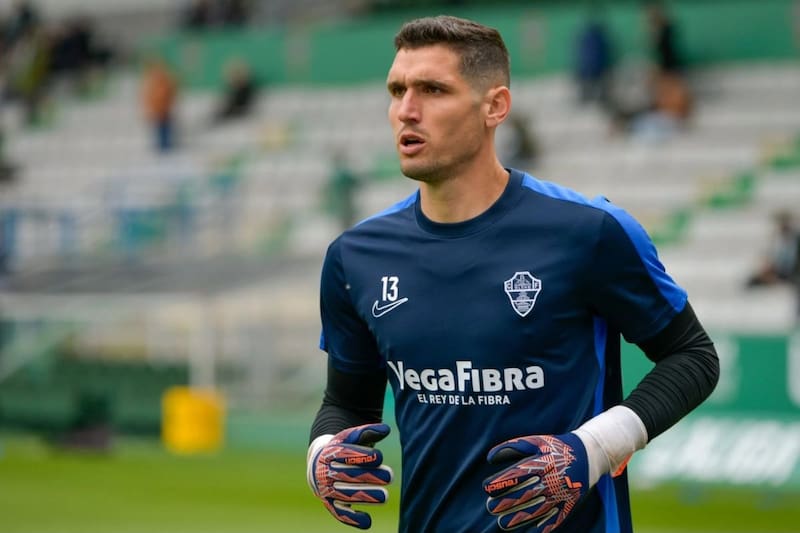 se aleja cada día más de Colo Colo.