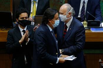 Víctor Pérez se defendió por acusación constitucional y recordó "favores" a la DC