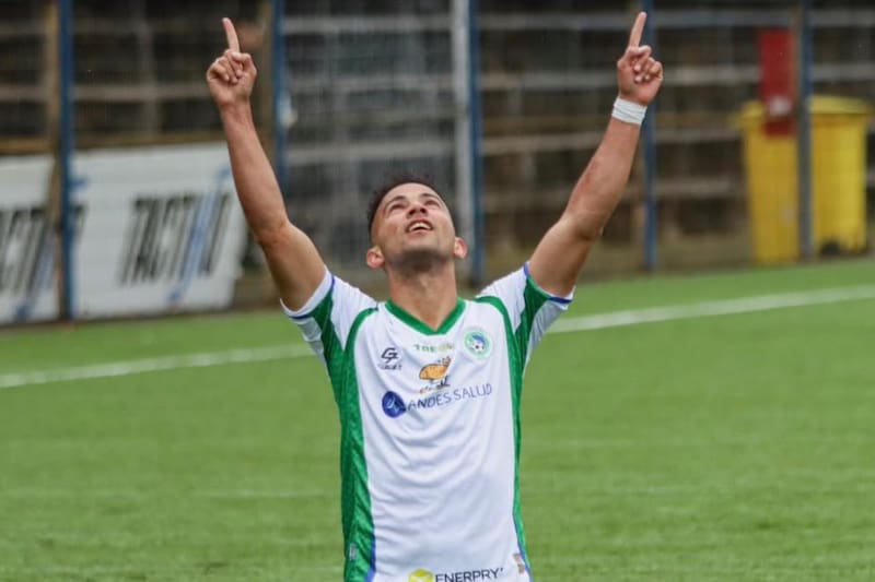 El delantero de Deportes Puerto Montt confía en poder lograr el ascenso a Primera División. Foto: Camilo Santana.