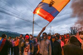 Estallido Social en Ecuador: reconocido DT chileno sufre por la suspensión del fútbol