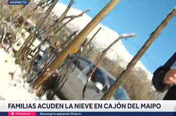 Nieve jugó una mala pasada a equipo de CHV Noticias: Camarógrafo sufrió caída durante despacho en vivo
