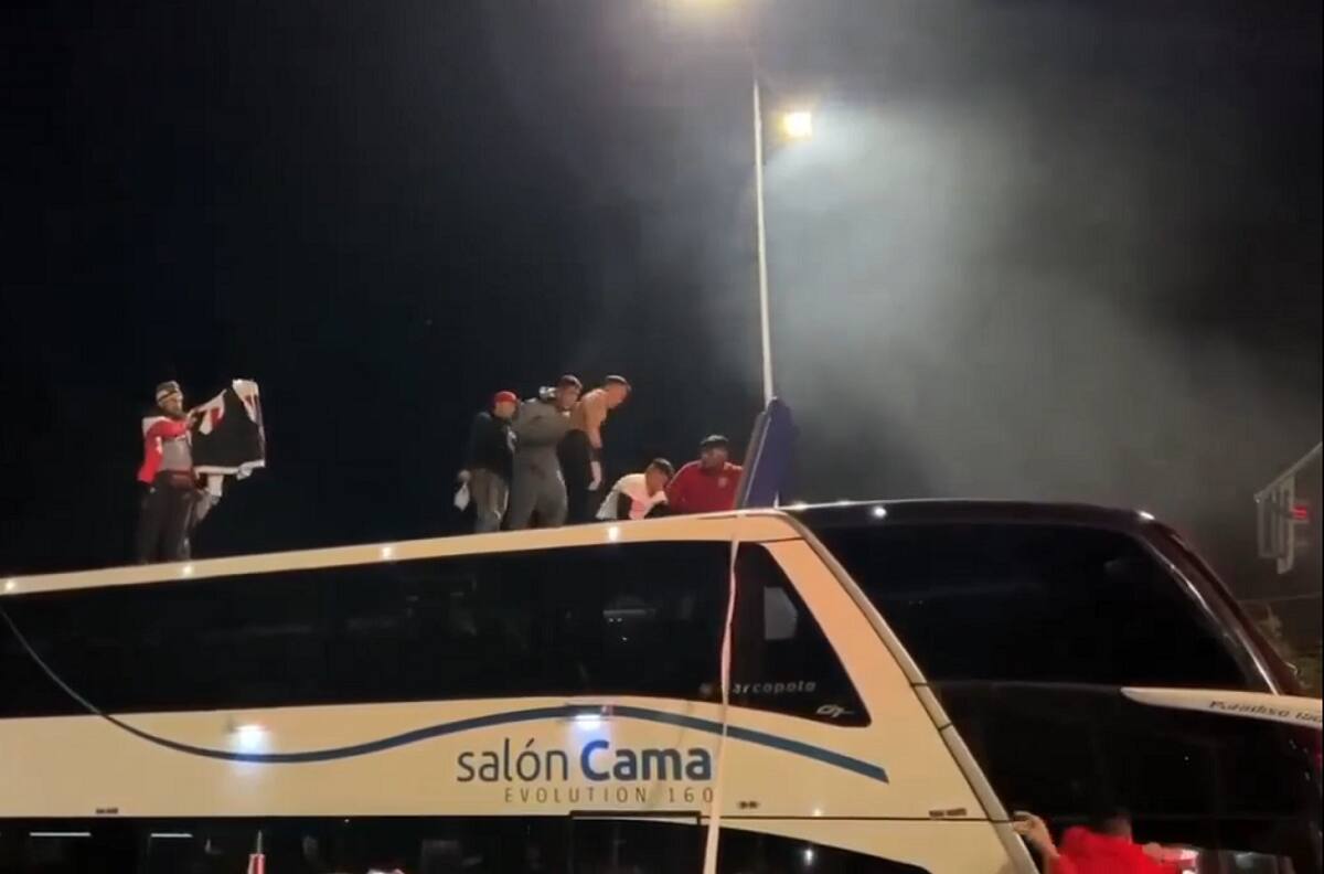 La durísima sanción a los hinchas de Curicó Unido que agredieron a Bayron Oyarzo tras partido vs Colo Colo