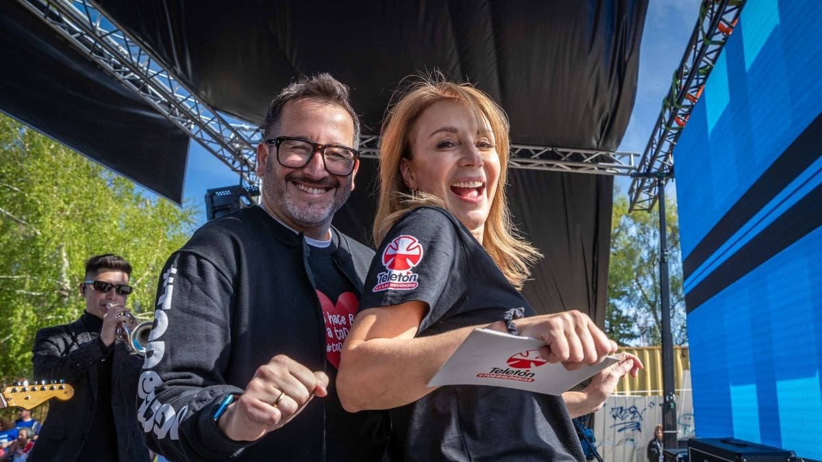 Teletón 2022: Karen Doggenweiler y Eduardo Fuentes bailaron al ritmo de Jordan y Noche de Brujas en el cierre de la gira