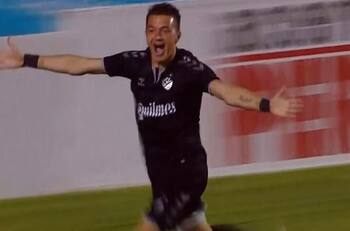 El tremendo golazo de chilena que se vivió en el ascenso argentino