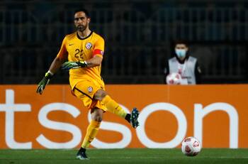 La dura lucha que tendrá Claudio Bravo una vez terminada la Copa América y donde llegará en su mejor momento
