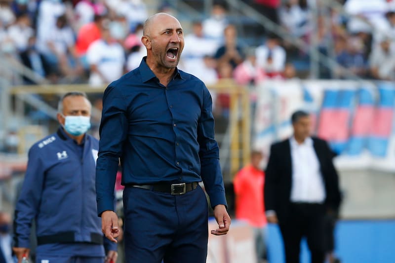 "Tienen que pasar cosas muy graves para que Católica, un club serio, te eche. No es un club que saca entrenadores por sacar. Se maneja muy bien", destaca el actual técnico de Sport Boys.