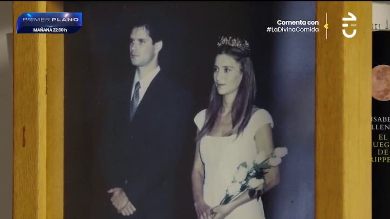 Esta es la fotografía que marca 25 años de matrimonio.