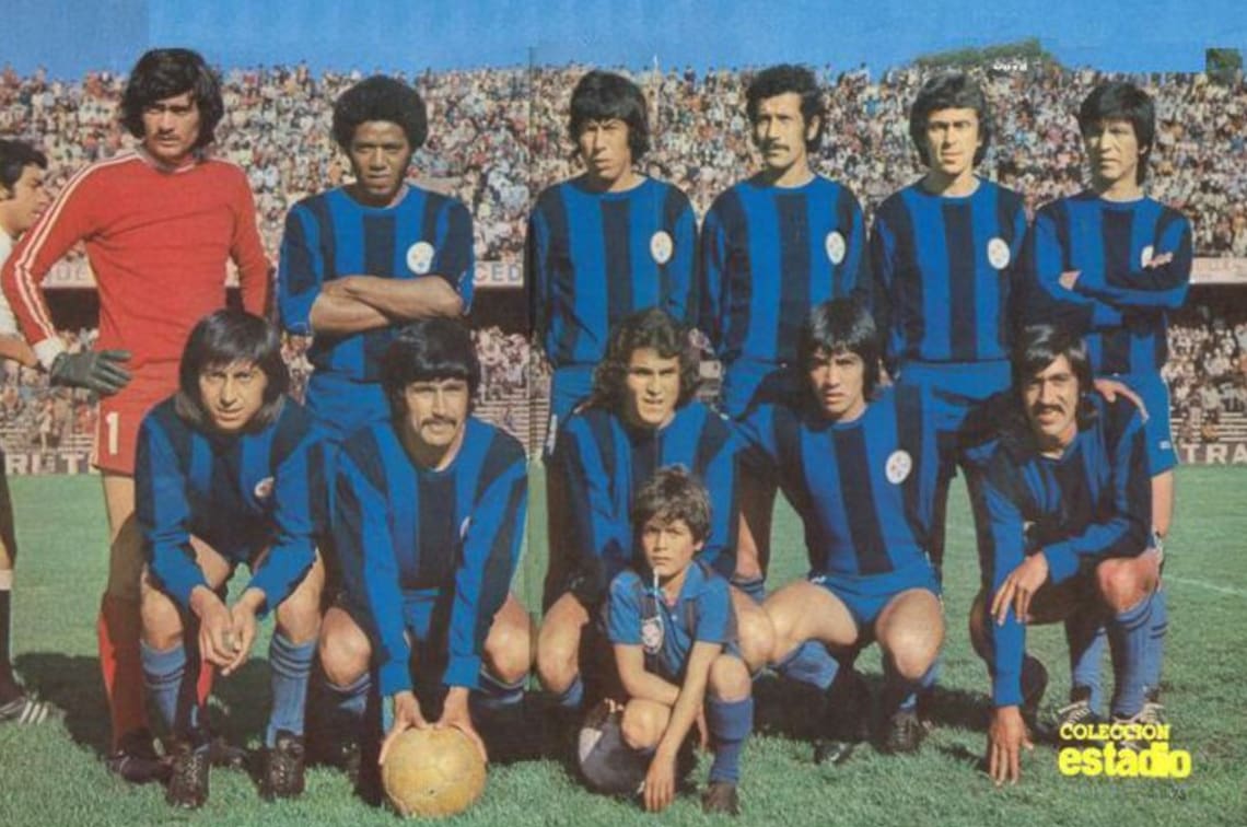 Una de las formaciones del campeón sureño. Arriba: Mendy, Rivero, Pinochet, Inostroza, Flavio Silva, Azócar. Abajo: Cáceres, Díaz, Sintas, Salinas y Godoy. Foto Revista Estadio.