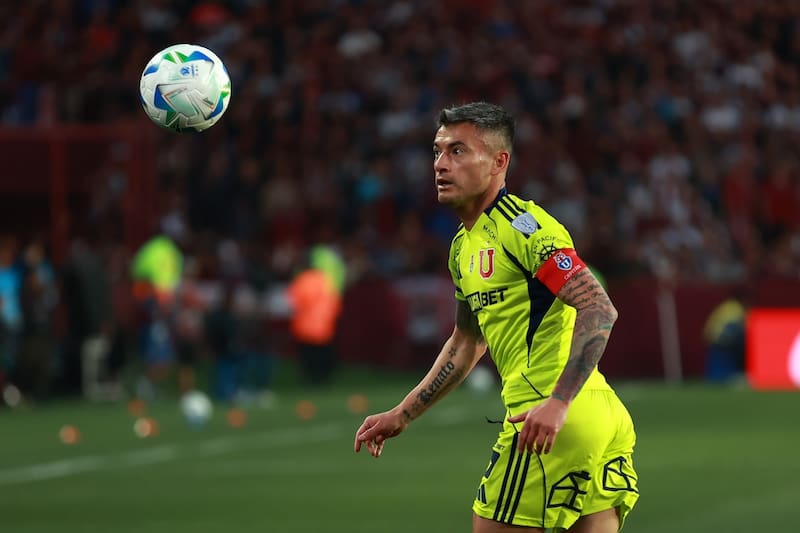 El Príncipe fue uno de los mejores de la U en la derrota contra Lanús. Foto: Agencia EFE.