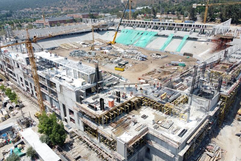 El Estadio San Carlos de Apoquindo continúa evidenciando notorios avances. Foto: Agencia Aton.