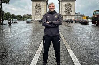 "Calmó su ansiedad con dos mamaderas": Manuel de Tezanos mostró la tierna reacción de su hijo al viajar por primera vez en avión