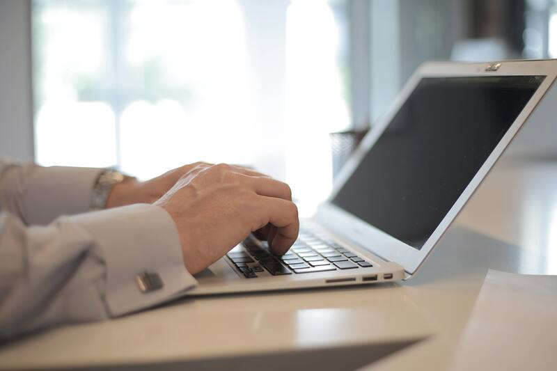 El buzón está disponible en la web del Sence. Créditos: Pexels