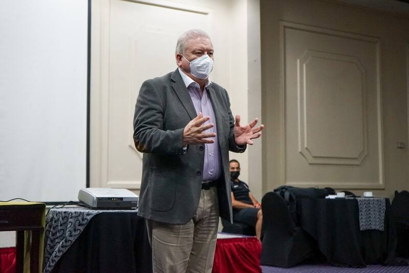 habría insultado a árbitros en la Primera B.