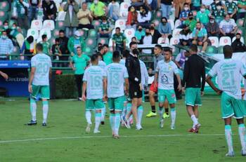 Juárez FC de México oficializó la salida de jugador formado en Colo Colo: duró nueve meses