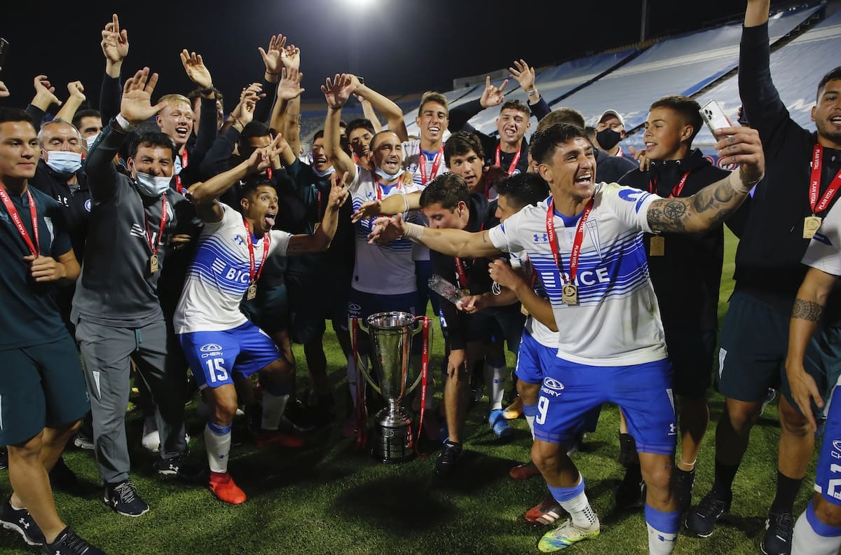 Ya se despide Ariel Holan: La UC va a la carga por un viejo anhelo para liderar al club