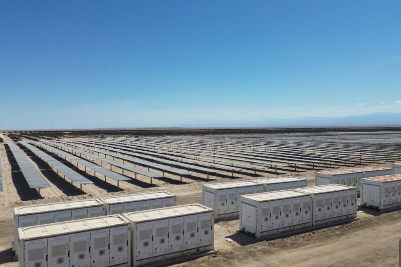 La nueva planta de energía solar fotovoltáica permitirá entregar más de seis horas de electricidad durante las horas de la noche.