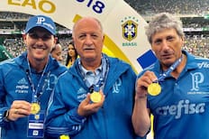 Ya apareció el primer candidato: DT extranjero se ofrece a la U para reemplazar a Paqui Meneghini