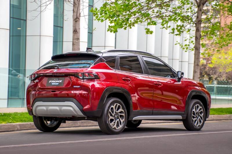 Este modelo destaca por su aspecto moderno y urbano, y unas dimensiones que alcanzan los 3.995 mm de largo, 1.765 mm de ancho y 1.550 mm de alto.