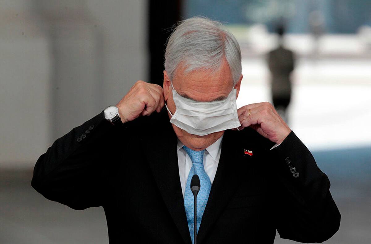 Viral: Los políticos en problemas... para ponerse una mascarilla