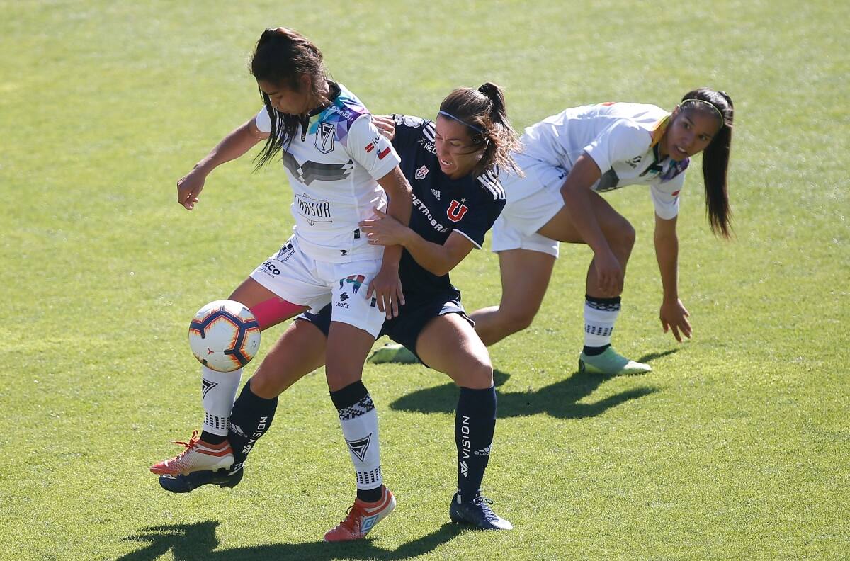 La U casi cuatriplica a las tricampeonas del fútbol femenino en la final trasladada a redes sociales
