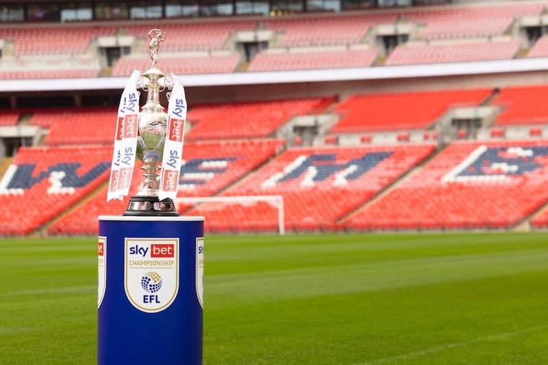 EL trofeo que entrega la segunda categoría del fútbol inglés. Foto: EFL.com