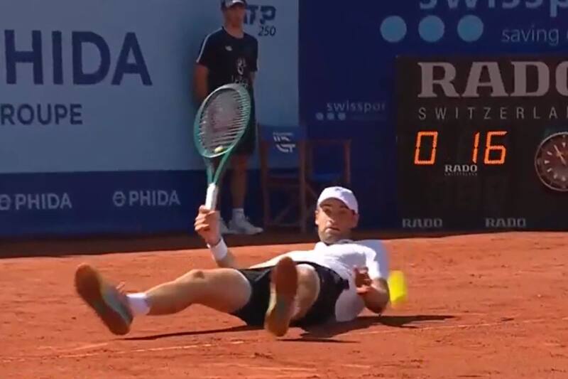 El francés Quentin Halys postula al punto del año con una maniobra increíble en el ATP de Gstaad.