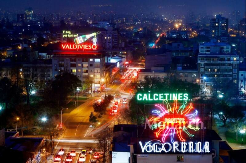 Esta aplica para alumbrado publicitario, deportivo, ornamental y decorativo.