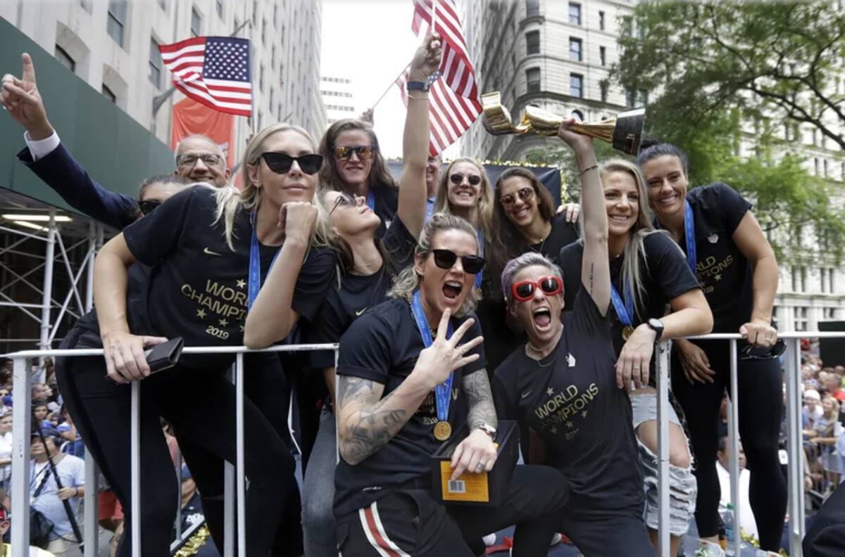 Megan Rapinoe comandó masivo desfile de las campeonas del mundo en NY