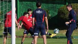 Sorpresa: futbolista chileno se acerca al Orenburg de Jordhy Thompson