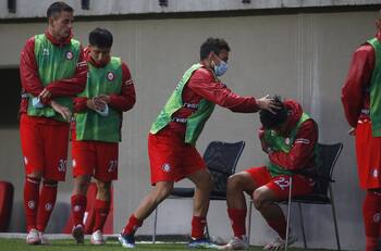 ¿Cuántas estrellas son? El gran fail en las camisetas de Unión La Calera ante Unión Española