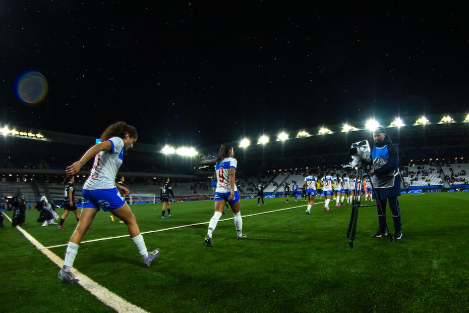 El miércoles recién pasado, la rama femenina de la UC inauguró oficialmente el recinto Cruzado para fútbol profesional. Foto: Felipe Escobedo/En Cancha.