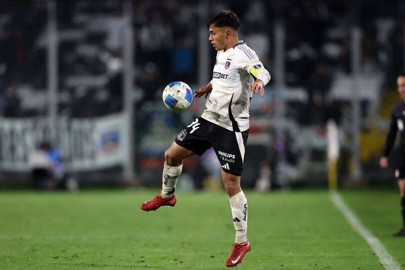 Vicente Pizarro fue el capitán de Colo Colo ante Iquique. Foto: Aton.