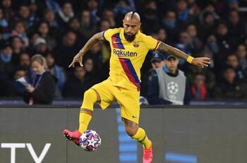 Arturo Vidal es protagonista en nueva oferta del Barcelona por Lautaro Martínez