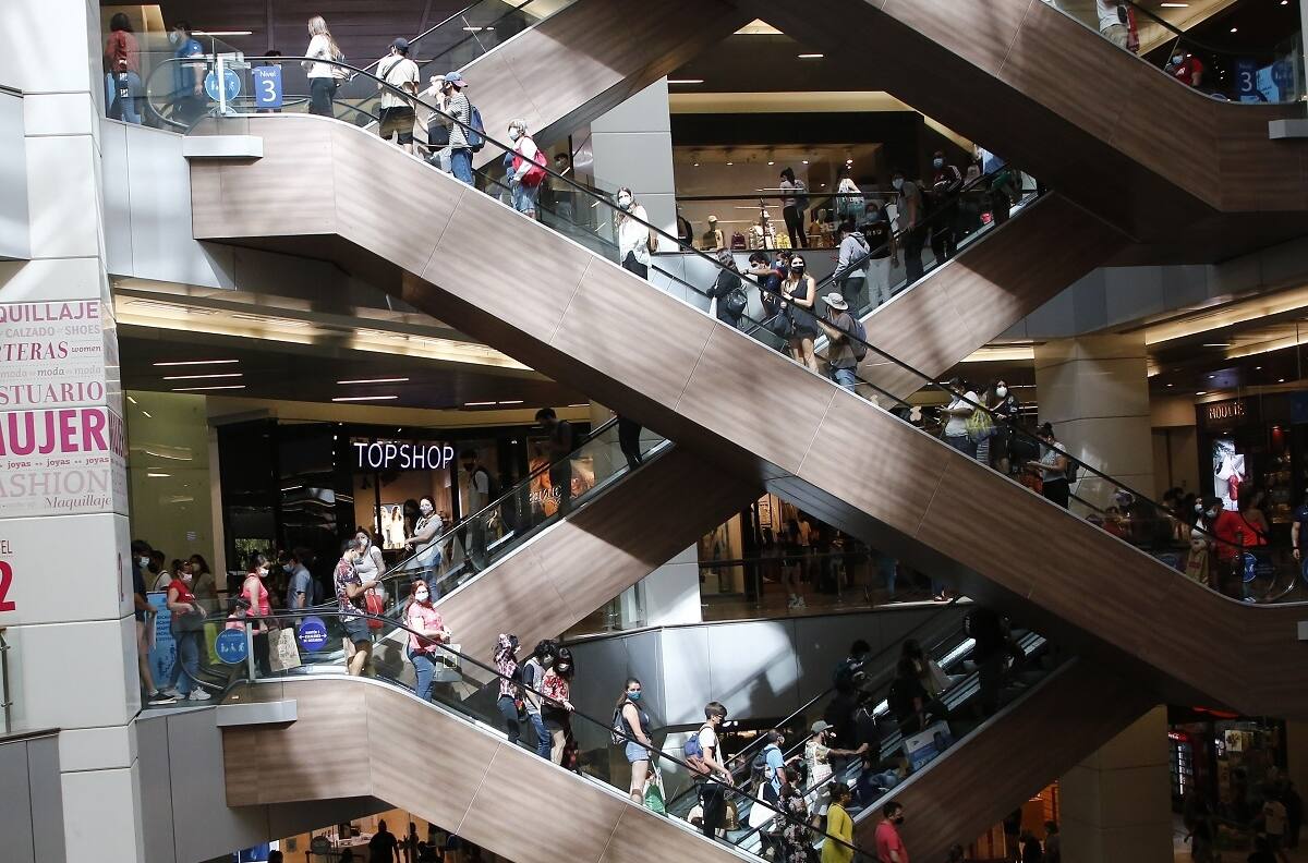 Tras clausura de Mall Plaza Norte reportan aglomeraciones y cierre de otros centros comerciales