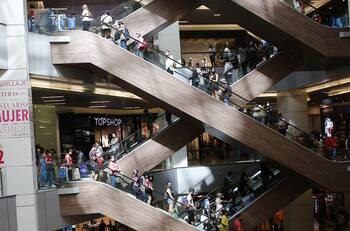 Tras clausura de Mall Plaza Norte reportan aglomeraciones y cierre de otros centros comerciales