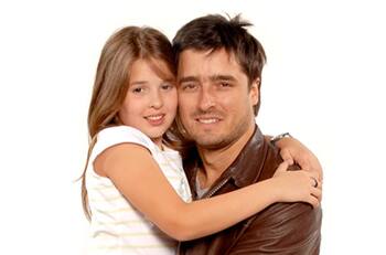 "Me dio la oportunidad de hablar de una familia diferente en un canal católico": Jorge Zabaleta destaca la historia de "Papi Ricky"