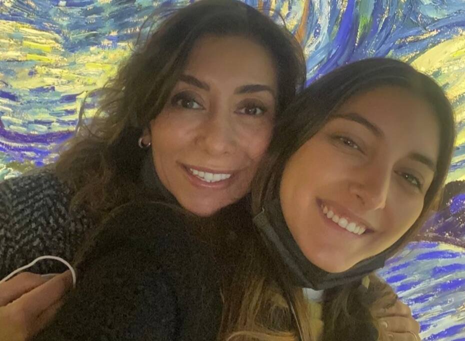 Carmen Gloria Arroyo junto a su hija, Constanza Arce Arroyo. Foto: Instagram.