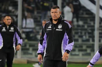 Alfredo Stöhwing respalda a Jorge Almirón tras empate de Colo Colo: “Ojala pueda continuar”