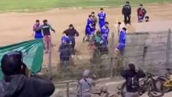 ¡Tiraron una mesa! Escándalo en el fútbol chileno por feroz pelea entre hinchas y jugadores