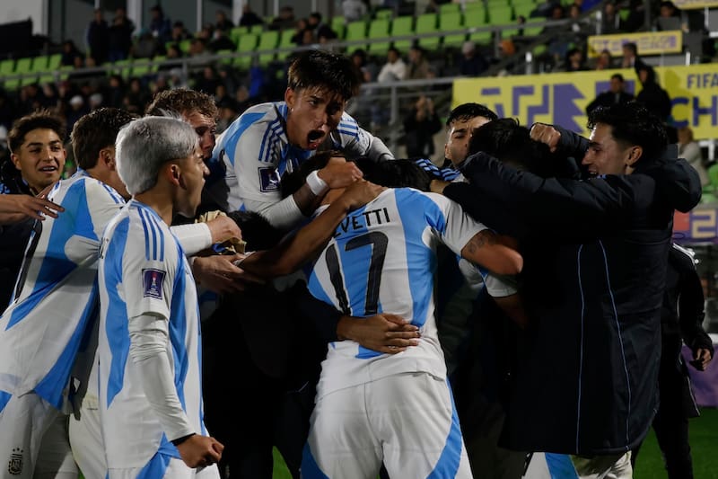 Los trasandinos ganaron sus tres partidos disputados en Valparaíso. Ahora enfrentarán a Nigeria en el Estadio Nacional por octavos de final. Foto: Agencia Aton.