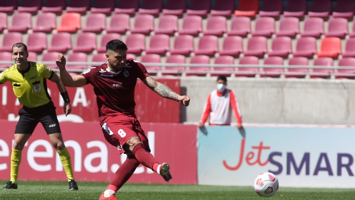 La Serena venció a O'Higgins en un partido que contó nuevamente con polémicas arbitrales