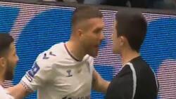 VIDEO | ¡De culto! Leyenda del fútbol europeo es expulsado de partido a beneficio que él mismo organizó