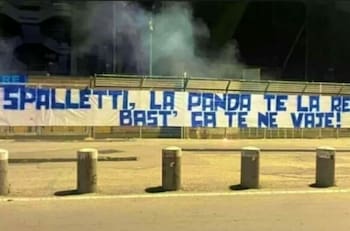 Insólito: La hinchada europea que le robó el auto a su DT y solo se lo devolverán si renuncia