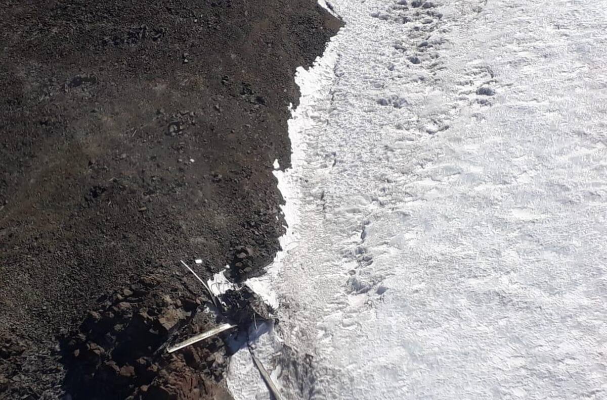 Increíble: Rescatan cuerpos de militares tras 40 años enterrados en la cordillera
