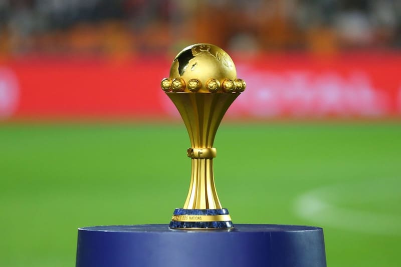 El hermoso trofeo de la Copa Africana de Naciones que se lleva el ganador del torneo.